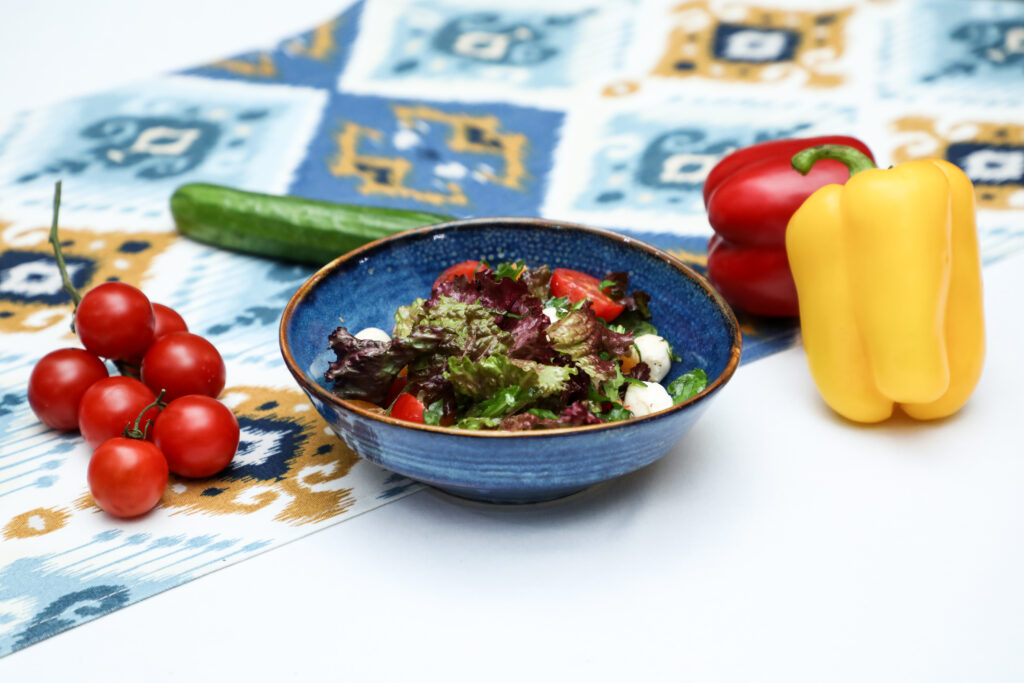 SALAD WITH MOZZARELLA