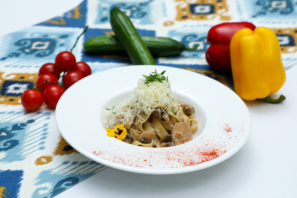 FETTUCINNE ALFREDO WITH CHICKEN